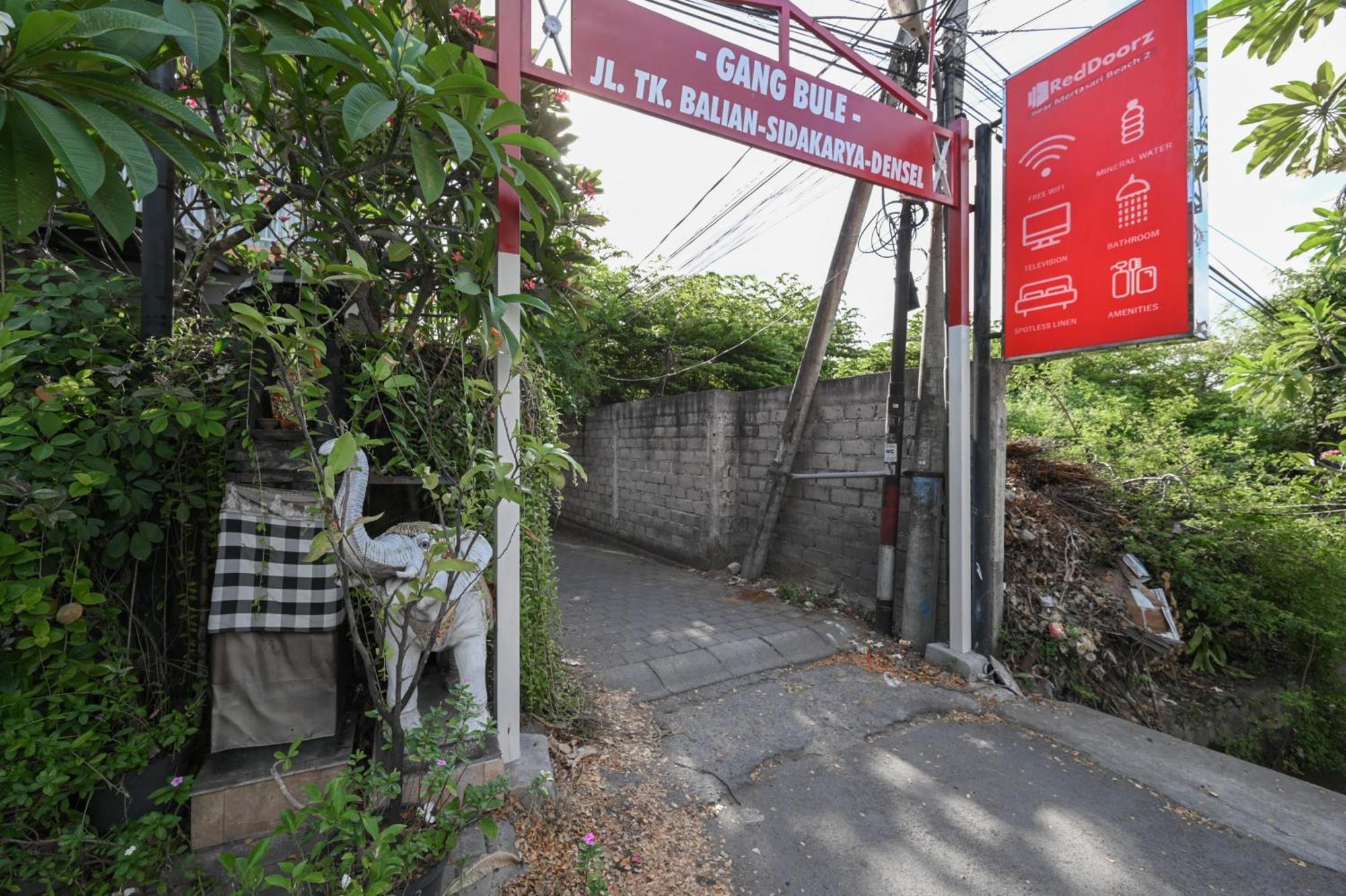 Reddoorz Near Mertasari Beach 2 Pesanggaran エクステリア 写真
